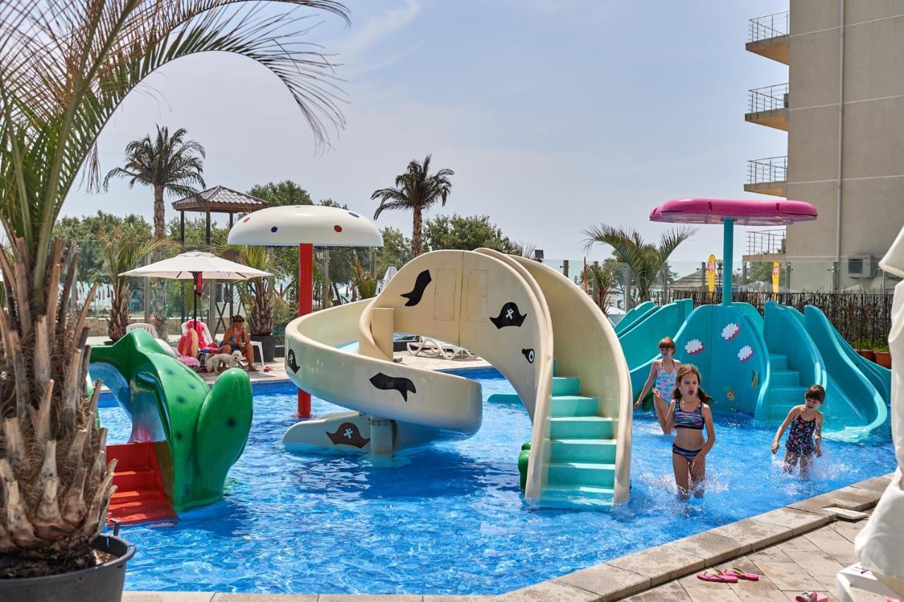 Dava Aparthotel Pool & Spa Mamaia Nord Năvodari Buitenkant foto
